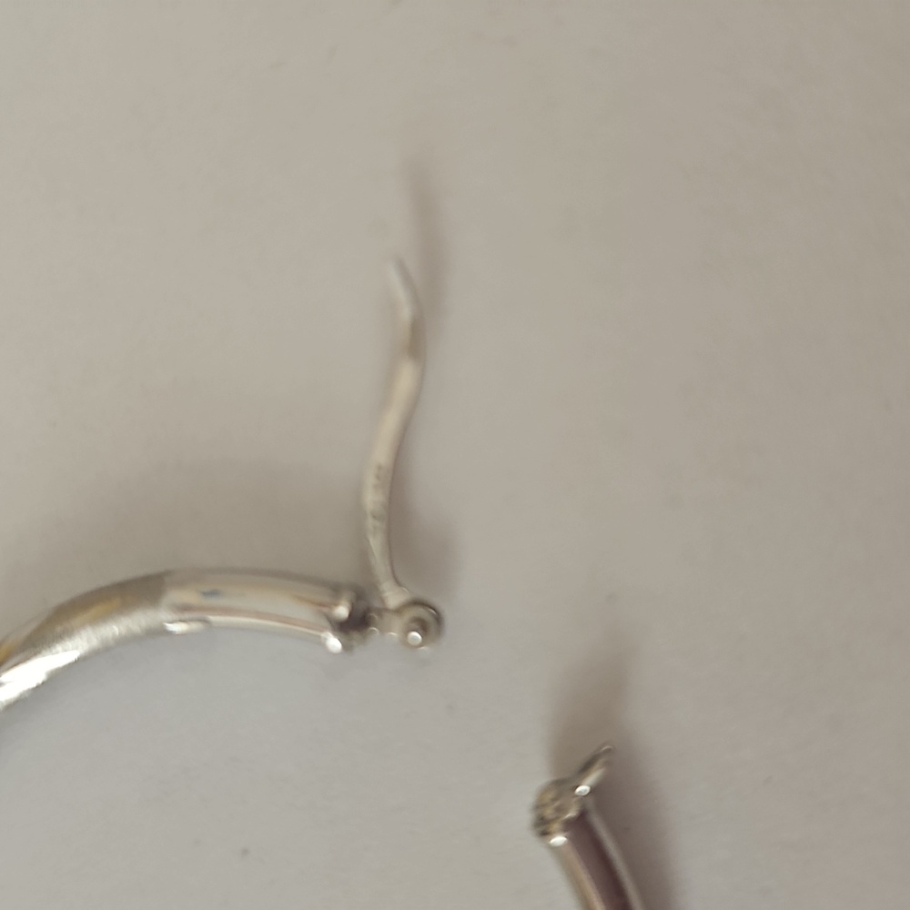 Elegant White Gold Hoop Earrings - Picture 2 of 3